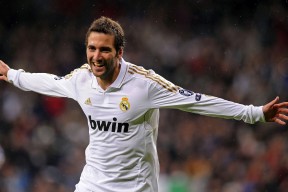 开云体育-阿布扎比之夜，当伊萨克成为F1争冠的隐形变量