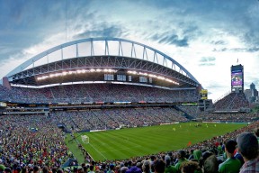 开云体育登录-太阳击溃湖人，詹姆斯成为关键先生，一场胜利背后的双重叙事