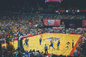 开云体育APP下载-戈贝尔彻底打爆防线，当防守黑洞成为进攻核武，热火斩落马刺的战术革命