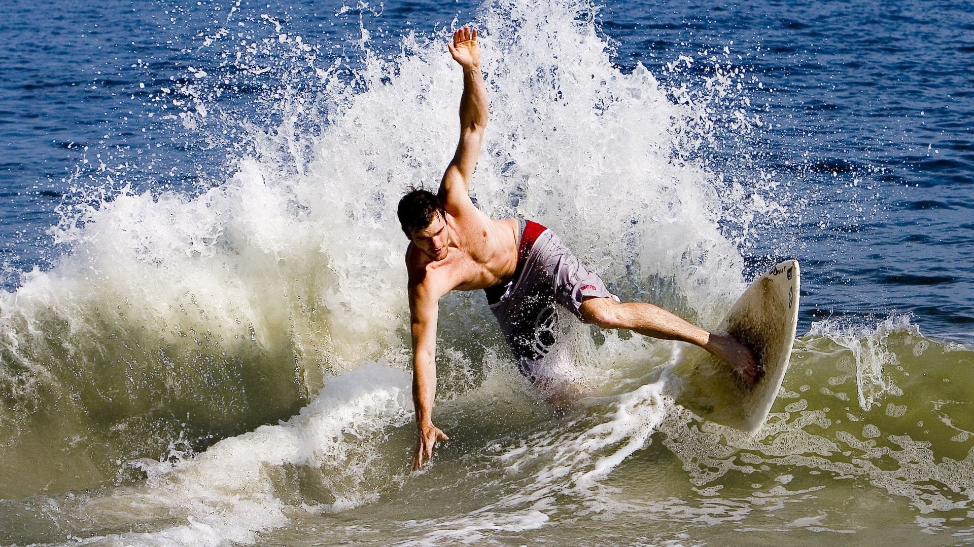 深圳布克单骑破天山，当个人英雄主义撕碎体系铁幕