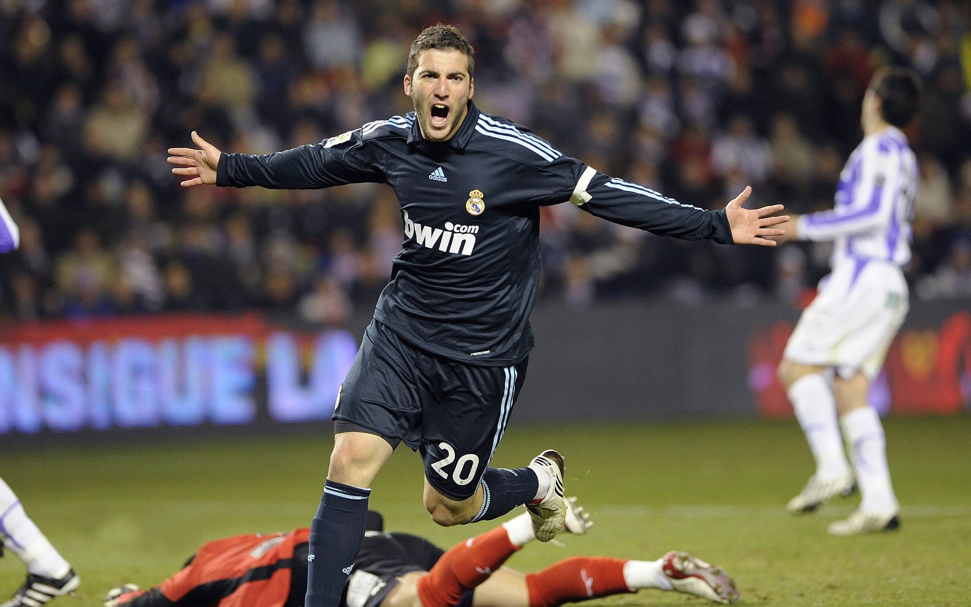 东契奇绝境爆发，当欧洲魔术师撕碎亚特兰大防线