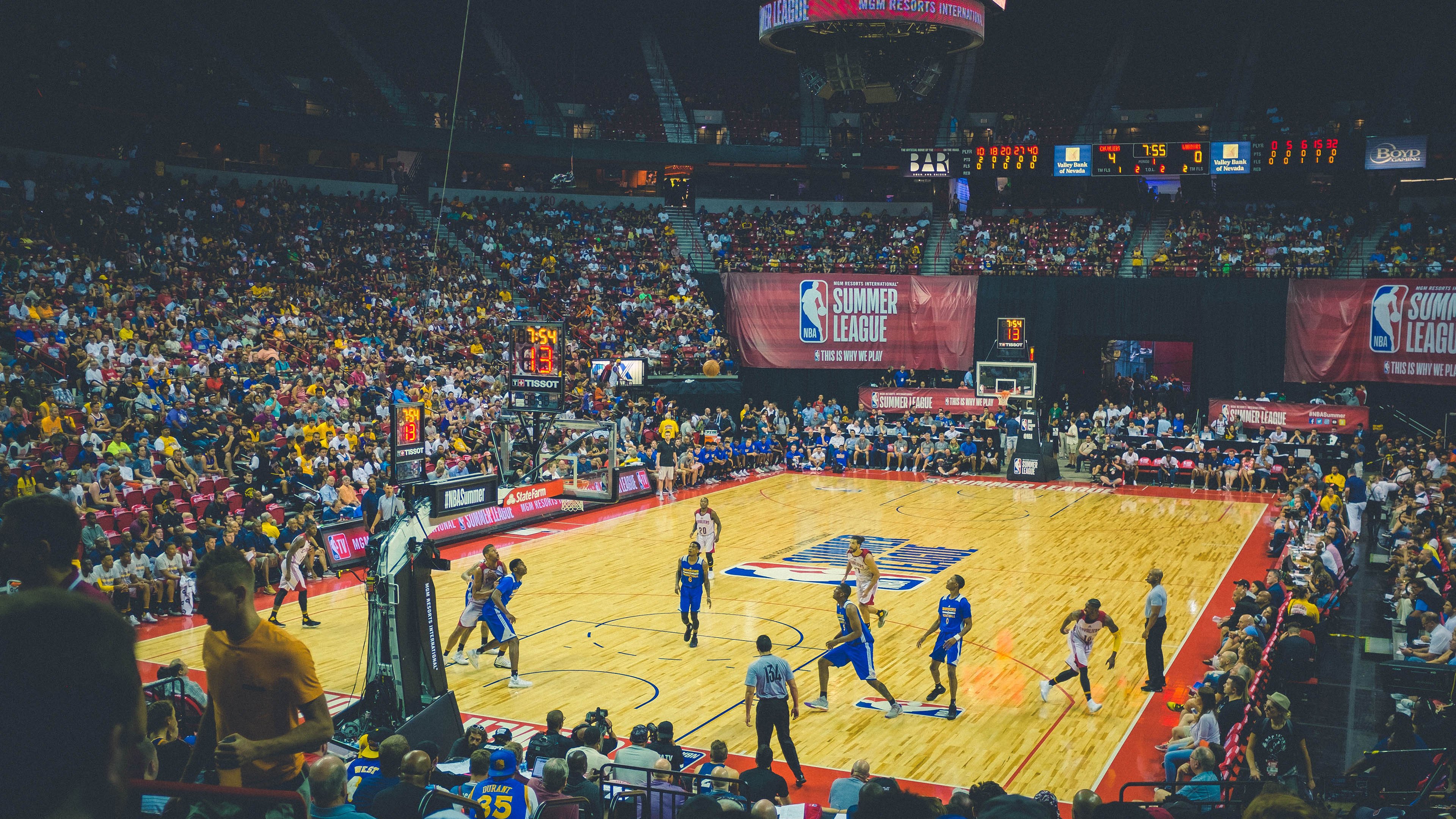 德罗赞的沉默，在喧嚣的NBA季后赛之夜，他用稳定书写另一种伟大